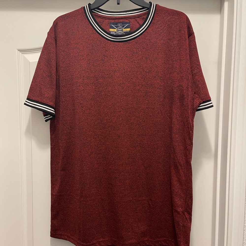 T shirt, never been worn, red 2 XL, fitted